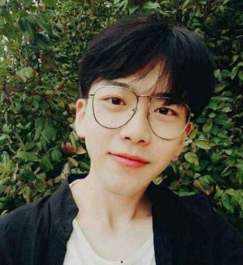 抖音吃瓜男网红叫啥名子,瓜王之称背后的故事