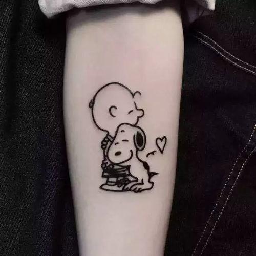 纹身女的网红吃瓜是谁,揭秘背后真相与网络热议