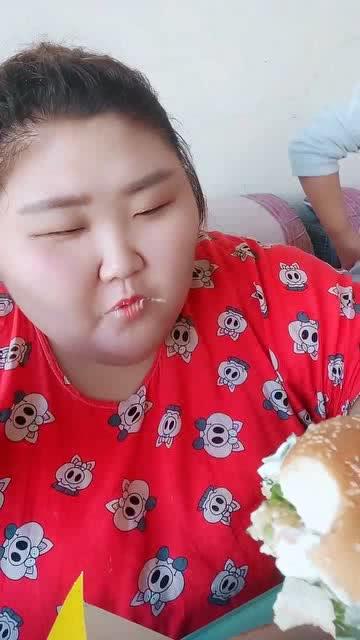 网红小姐姐吃哈密瓜,哈密瓜诱惑满满