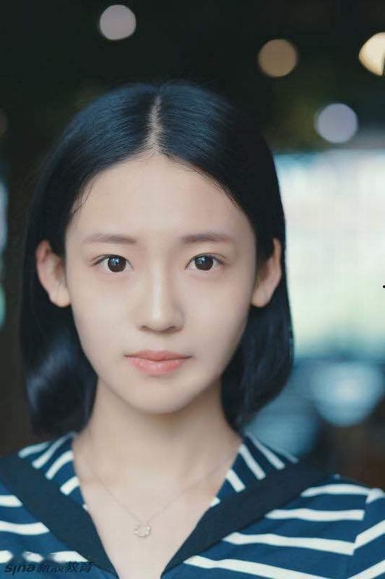 网曝吃瓜校花,揭秘校园网红的蜕变之路