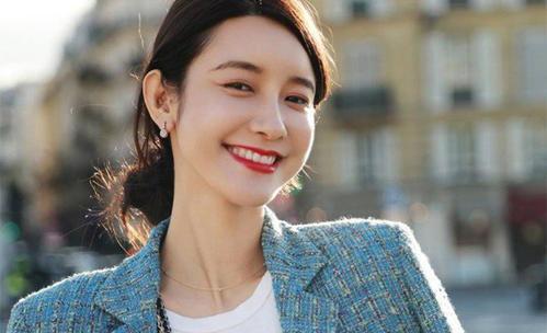 吃瓜ceo网红女友,吃瓜CEO与网红女友的甜蜜日常