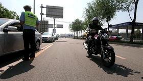 骑摩托的网红吃瓜,揭秘网络热点背后的真相