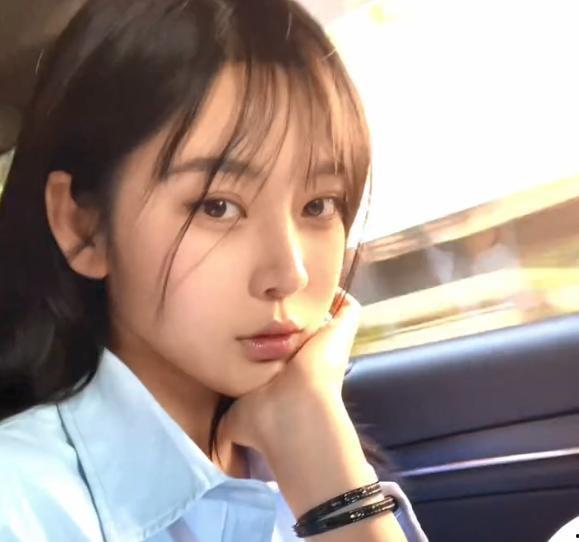 吃瓜图片网红头像女高级,揭秘网红头像背后的高级魅力