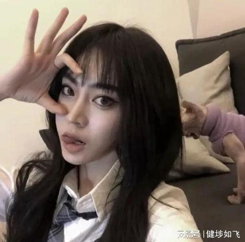 吃瓜图片网红头像女高级,揭秘网红头像背后的高级魅力