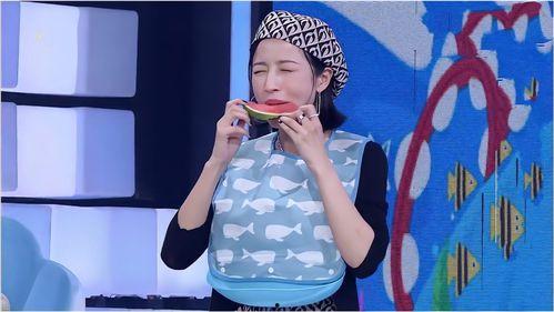 网红小神彤吃瓜图片大全,网红美食界的趣味瞬间