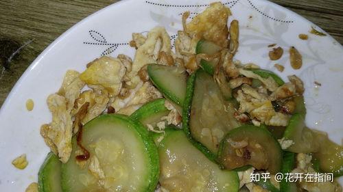 网红吃茭瓜,口感独特引网友热议