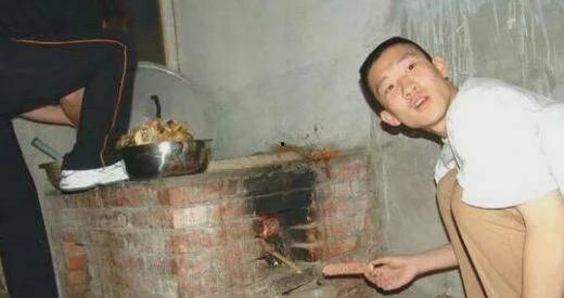 礼县网红吃瓜事件始末